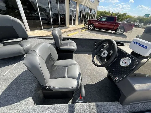 Slide: The Image of Tracker Bass Tracker Classic XL 2024 - 5