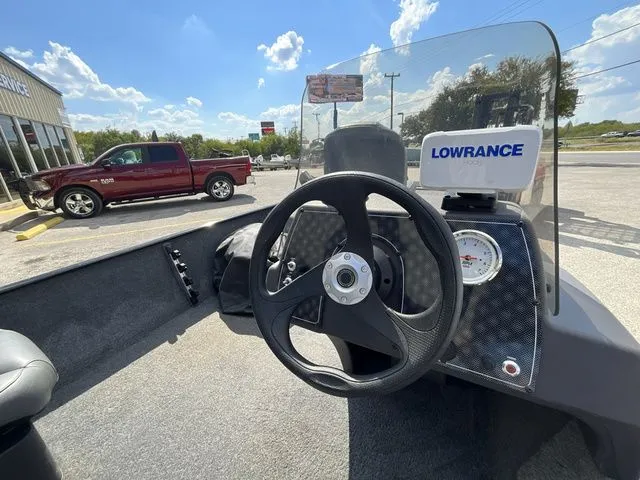 Slide: The Image of Tracker Bass Tracker Classic XL 2024 - 6