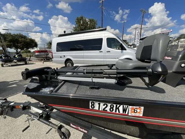 Slide: The Image of Tracker Bass Tracker Classic XL 2024 - 9