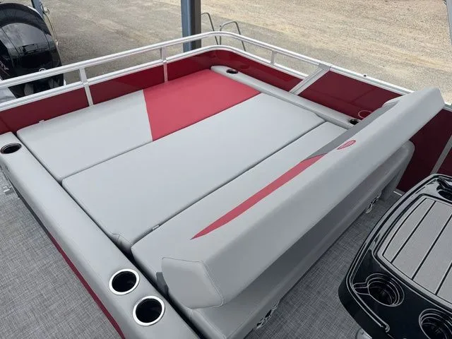 Slide: The Image of Sun Tracker Party Barge 22 RF DLX 2026 - 13