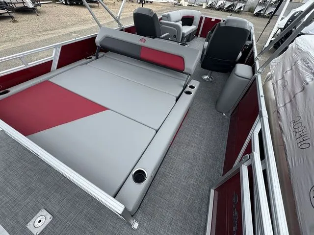 Slide: The Image of Sun Tracker Party Barge 22 RF DLX 2026 - 14