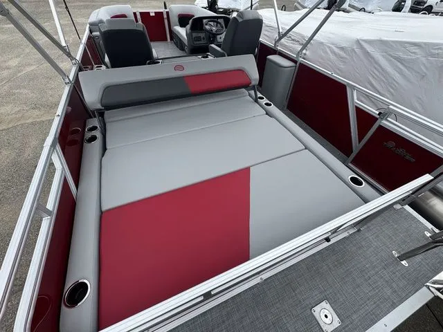 Slide: The Image of Sun Tracker Party Barge 22 RF DLX 2026 - 15