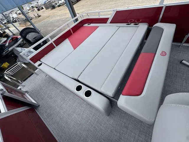 Slide: The Image of Sun Tracker Party Barge 22 RF DLX 2026 - 20