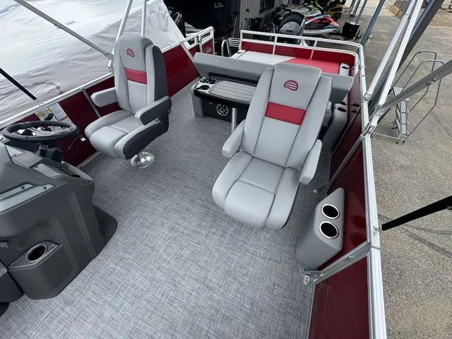 Slide: The Image of Sun Tracker Party Barge 22 RF DLX 2026 - 7