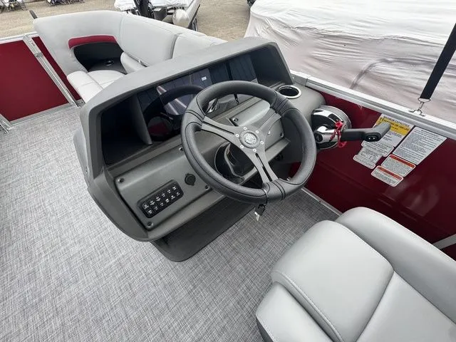 Slide: The Image of Sun Tracker Party Barge 22 RF DLX 2026 - 9