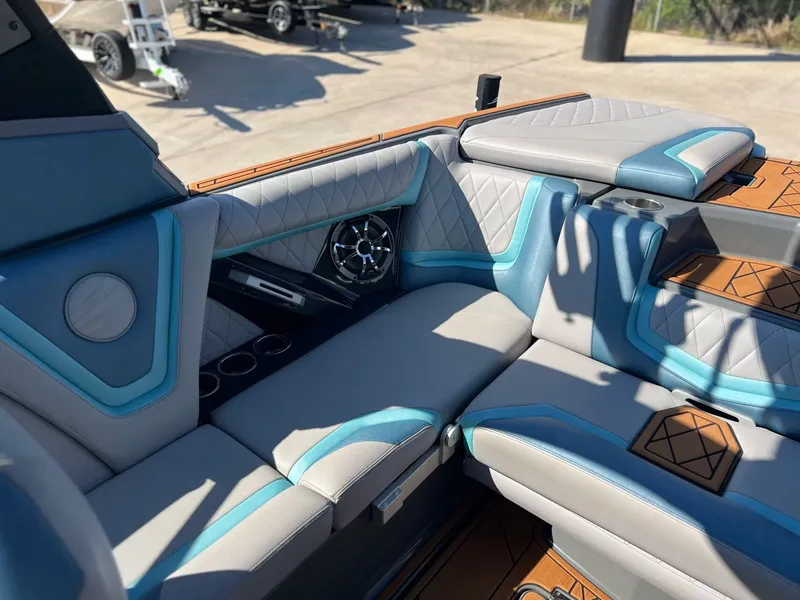 Slide: The Image of Tigé ZX1 2019 - 16