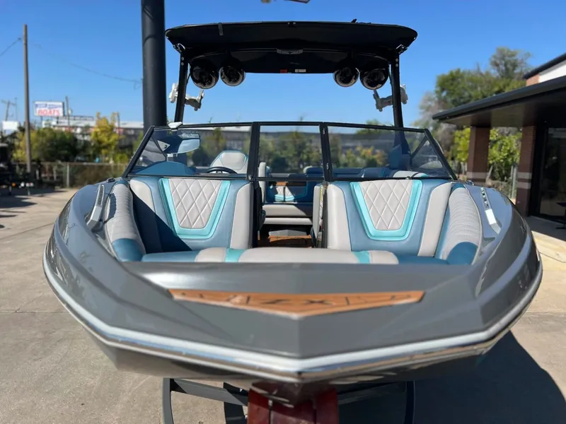 Slide: The Image of Tigé ZX1 2019 - 8