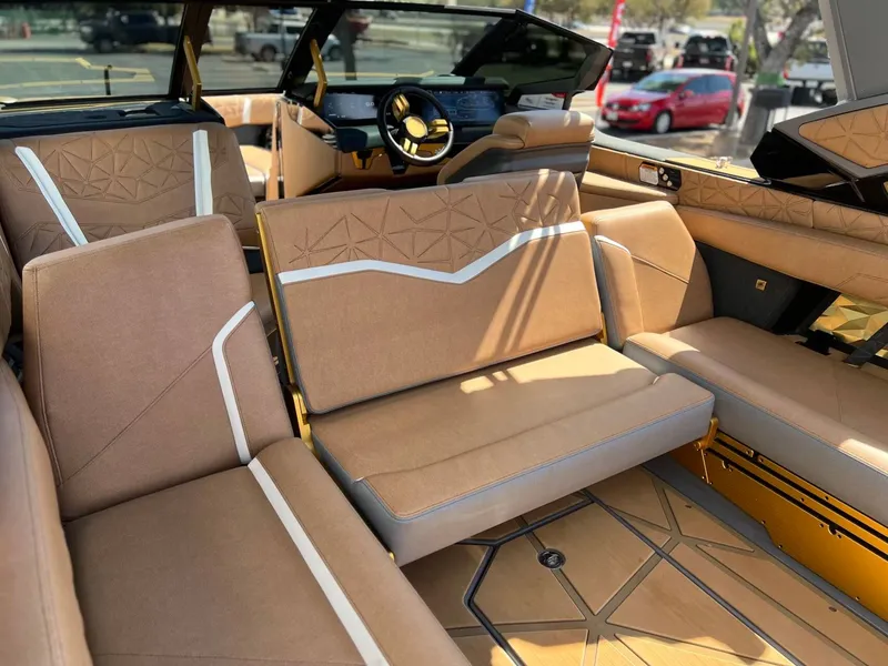 Slide: The Image of Nautique Super Air Nautique G25 Paragon 2025 - 33