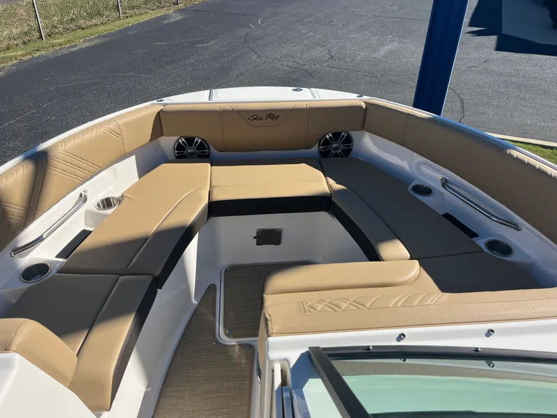 Slide: The Image of Sea Ray SDX 250 Outboard 2026 - 11