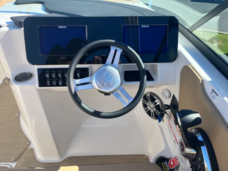 Slide: The Image of Sea Ray SDX 250 Outboard 2026 - 13