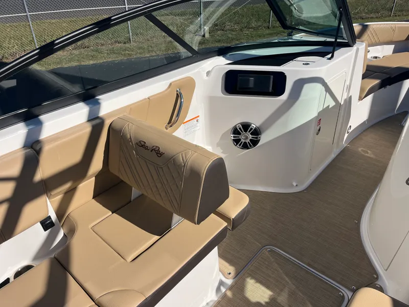 Slide: The Image of Sea Ray SDX 250 Outboard 2026 - 14