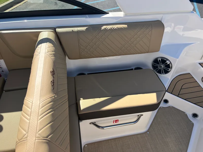 Slide: The Image of Sea Ray SDX 250 Outboard 2026 - 17