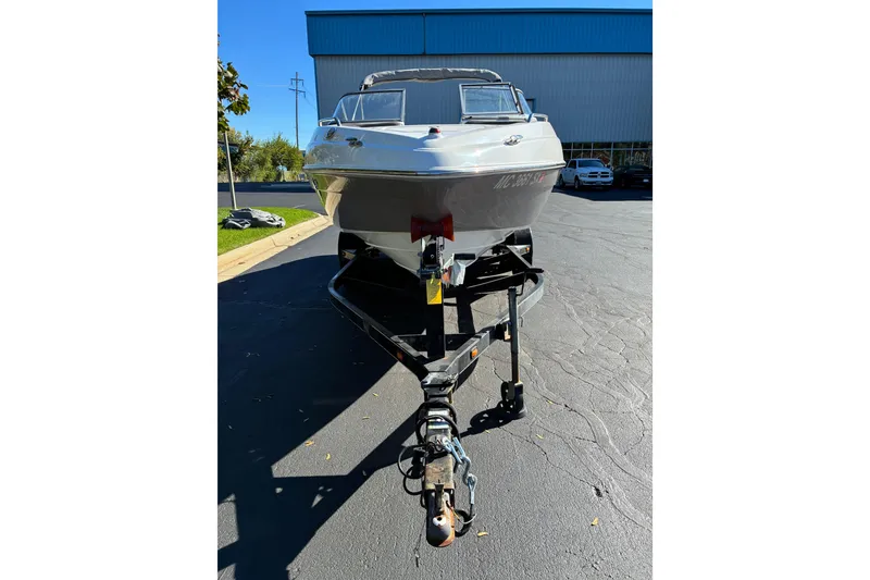 Slide: The Image of 2007 Yamaha Boats SX230 on trailer in parking lot, front view. - 3