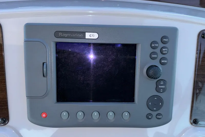 Slide: The Image of Raymarine C70 display on 2007 Chaparral Signature 330 boat dashboard. - 36