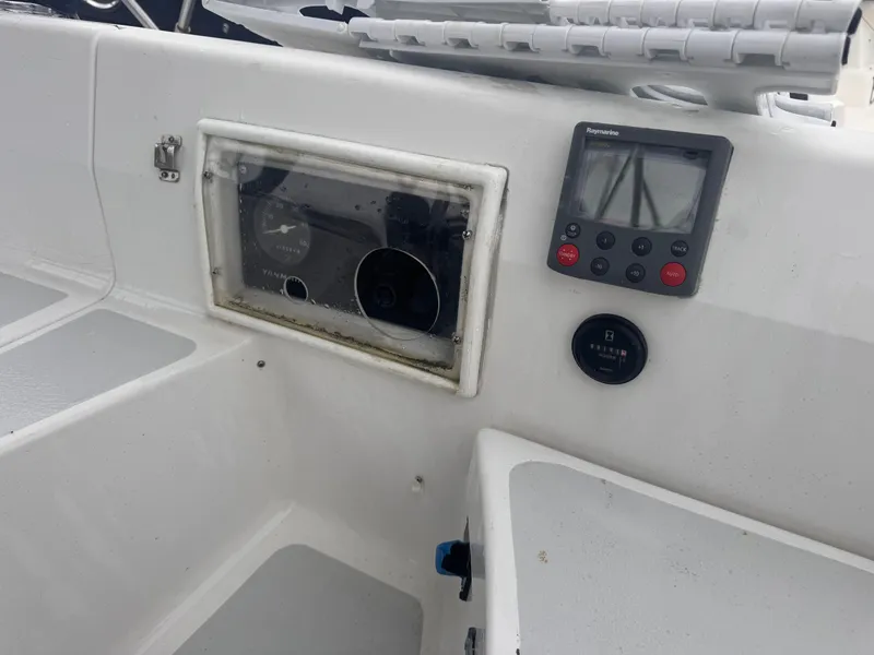 Slide: The Image of Hunter Legend 35.5 1994 - 10