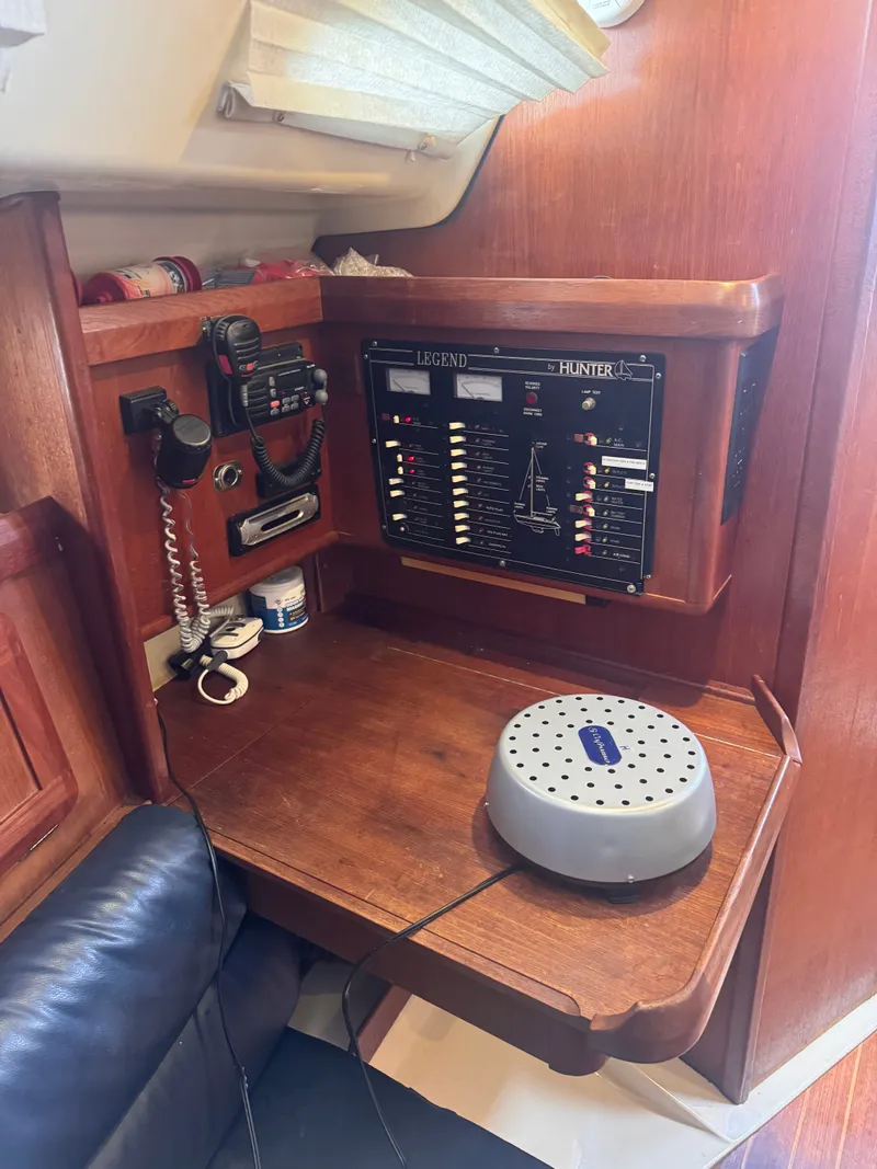 Slide: The Image of Hunter Legend 35.5 1994 - 21