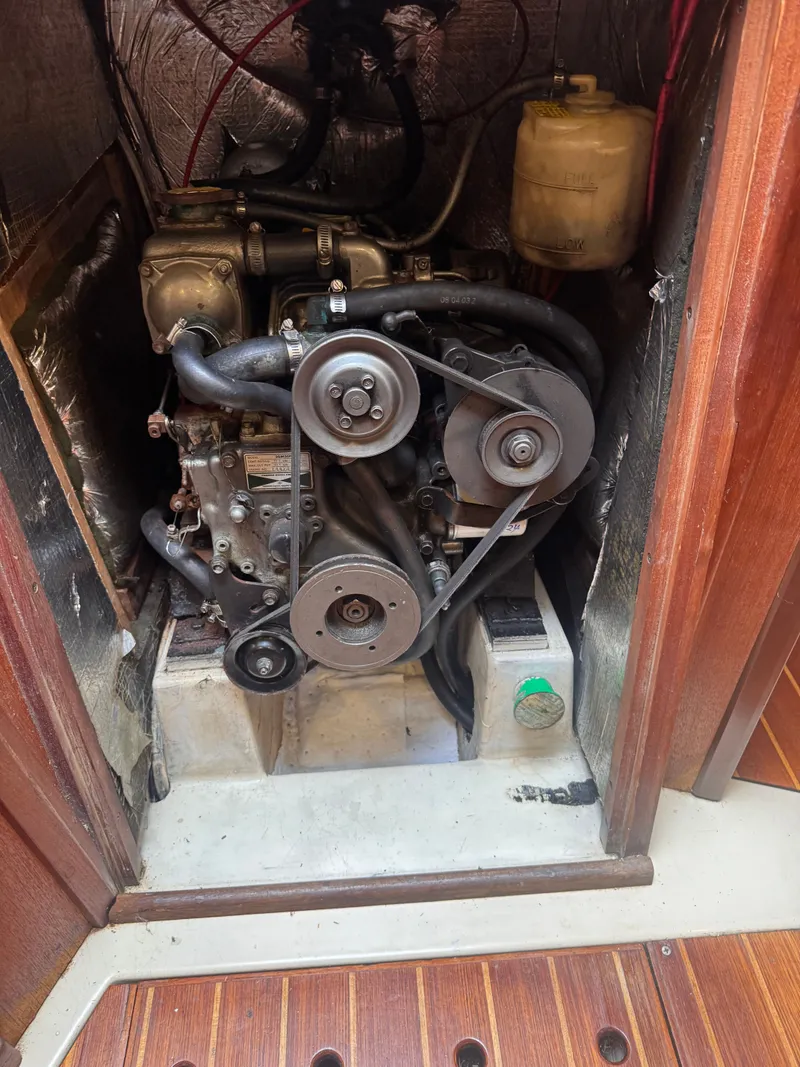 Slide: The Image of Hunter Legend 35.5 1994 - 24