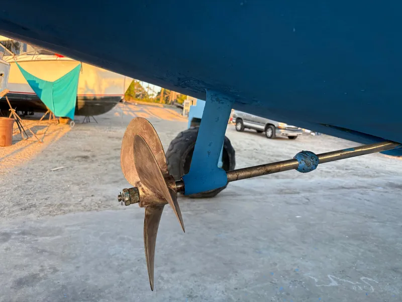 Slide: The Image of Hunter Legend 35.5 1994 - 28