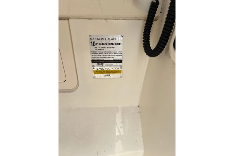 Slide: The Image of Capacity label on 2019 Grady-White Freedom 235 boat, max 10 persons or 1650 lbs. - 20