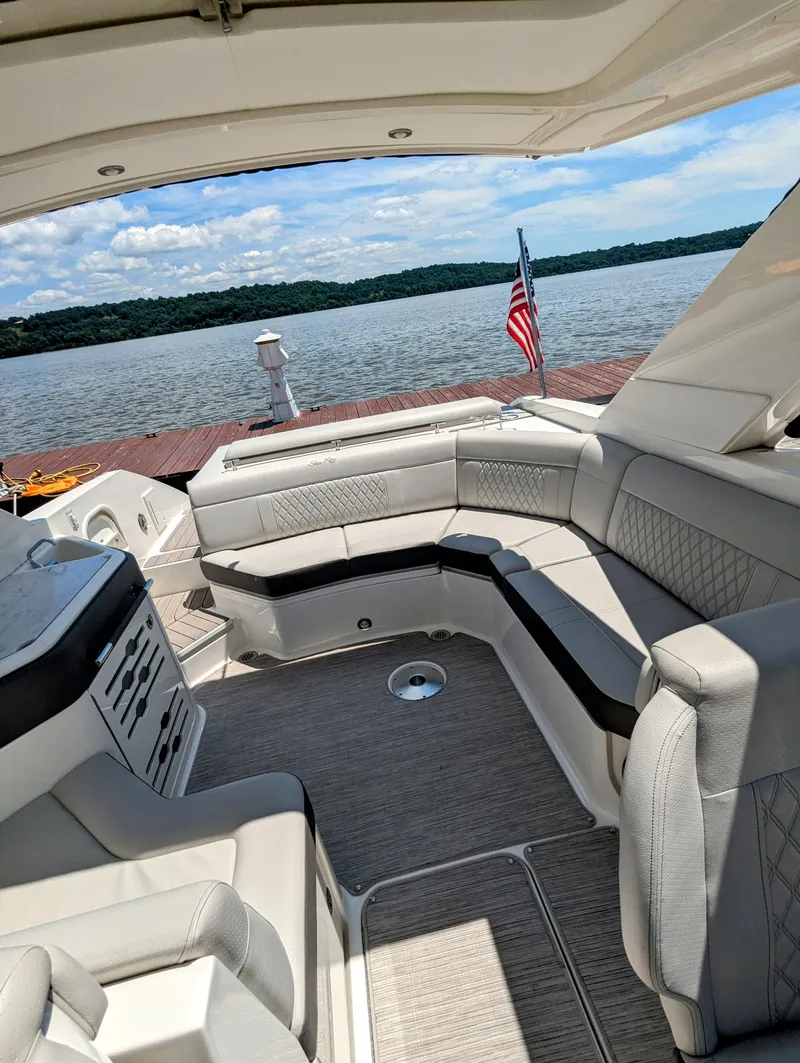 Slide: The Image of Sea Ray SLX 310 2022 - 10