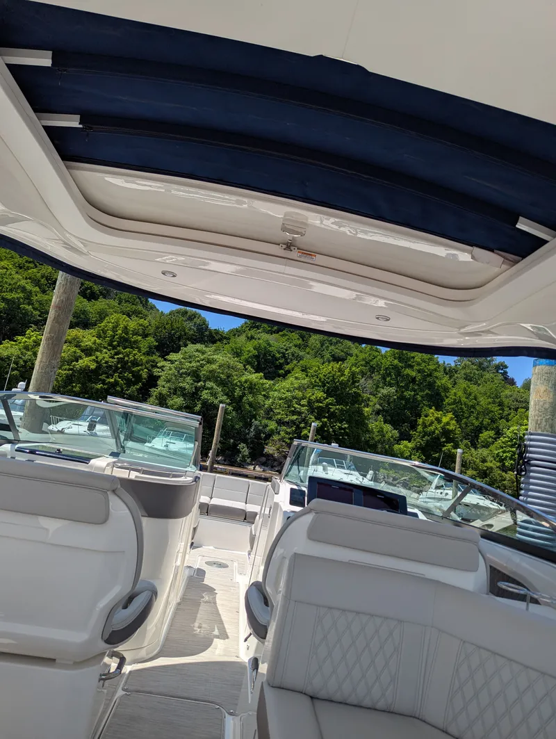 Slide: The Image of Sea Ray SLX 310 2022 - 13