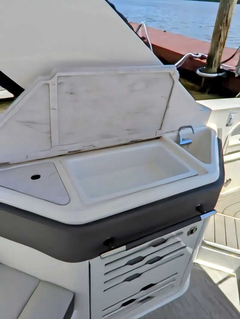 Slide: The Image of Sea Ray SLX 310 2022 - 23