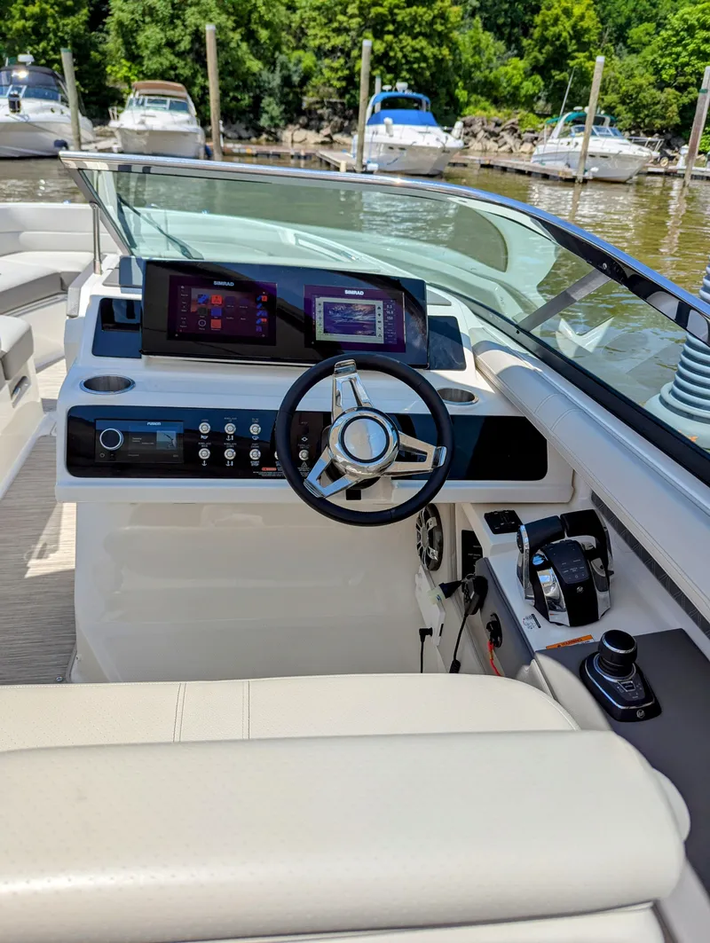 Slide: The Image of Sea Ray SLX 310 2022 - 24