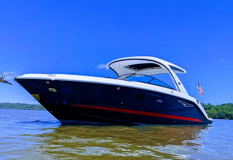 Slide: The Image of Sea Ray SLX 310 2022 - 27