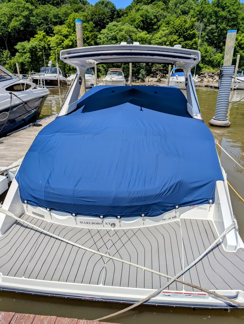 Slide: The Image of Sea Ray SLX 310 2022 - 4