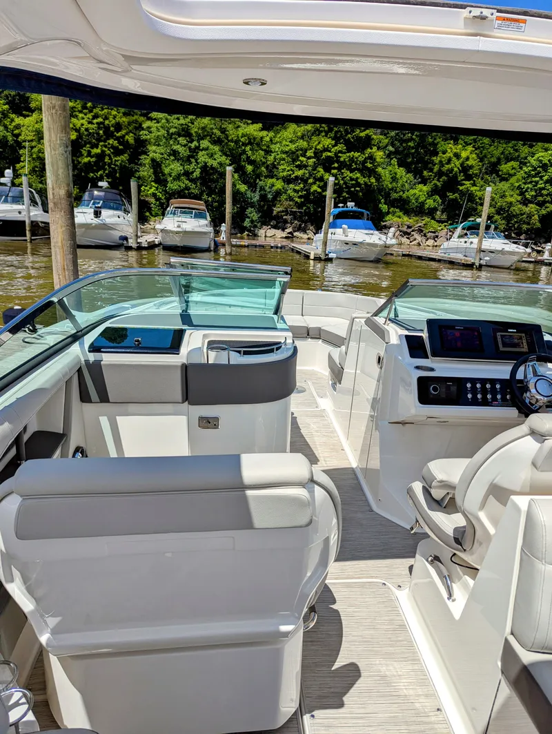 Slide: The Image of Sea Ray SLX 310 2022 - 8