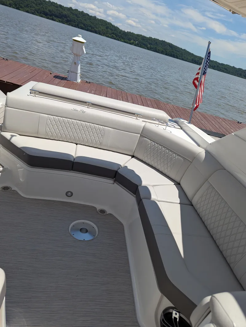 Slide: The Image of Sea Ray SLX 310 2022 - 9