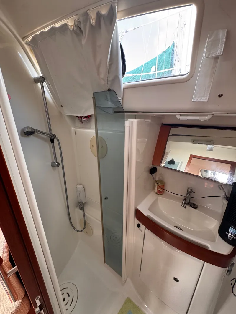 Slide: The Image of Beneteau Oceanis 43 2008 - 37