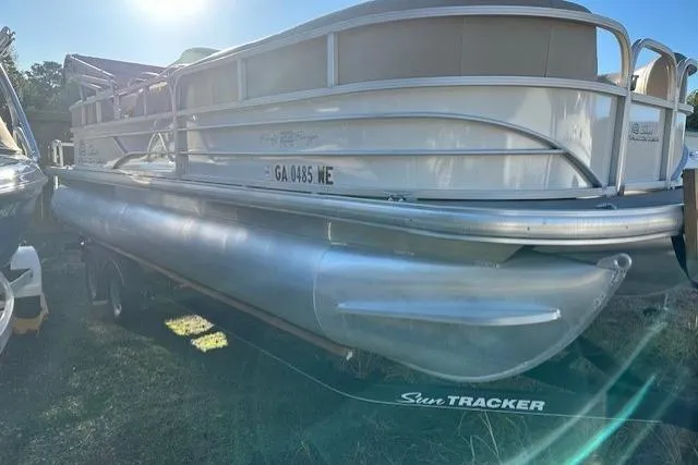 Slide: The Image of 2017 Sun Tracker Party Barge 22 DLX pontoon boat on trailer, side view. - 2