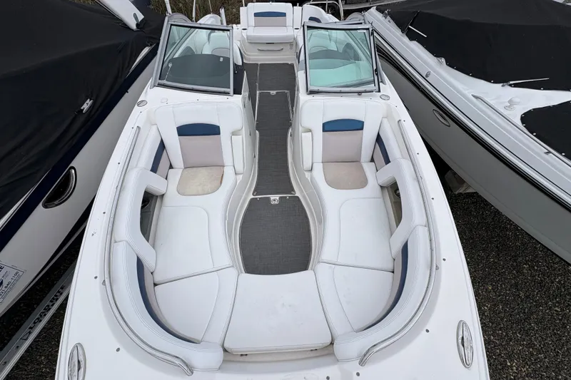 Slide: The Image of 2015 Chaparral 264 Sunesta boat with spacious seating and sleek design. - 4