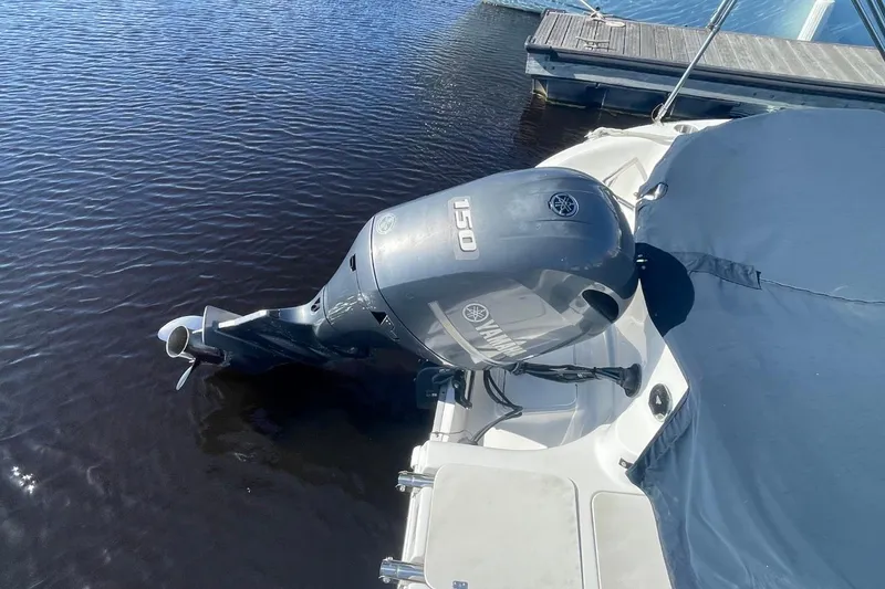 Slide: The Image of 2017 Hurricane SunDeck Sport 202 OB with Yamaha 150 outboard motor, docked on calm water. - 24