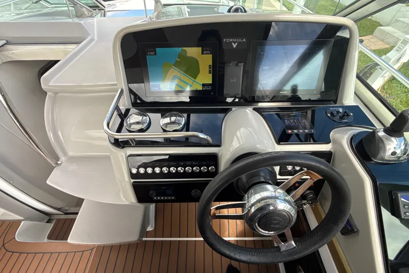 Slide: The Image of 2009 Formula 40 Performance Cruiser helm with controls and leather seating. - 19