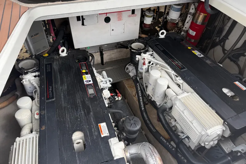 Slide: The Image of 2009 Formula 40 Performance Cruiser docked by a waterfront home, featuring sun loungers. - 3