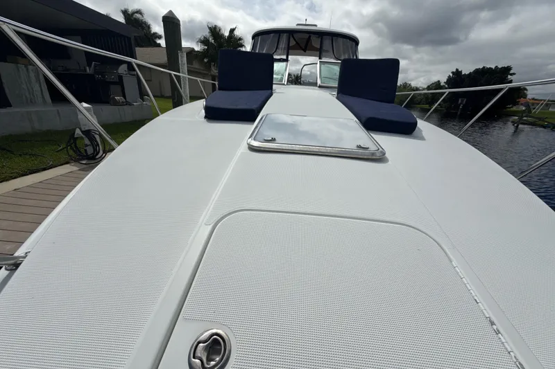 Slide: The Image of 2009 Formula 40 Performance Cruiser anchor chain and deck fittings. - 68