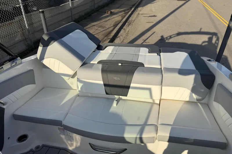 Slide: The Image of 2022 Chaparral 21 SSi boat interior with white and gray seating. - 13