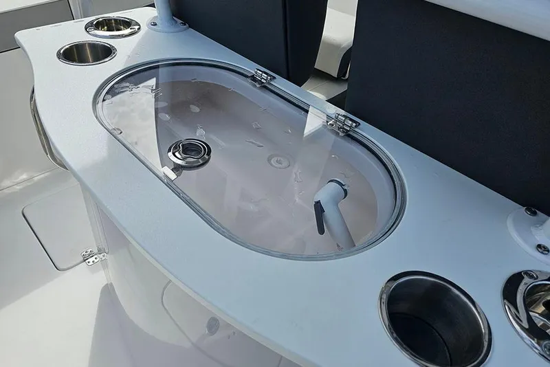 Slide: The Image of Livewell on 2026 Sea Pro 262 Offshore boat with cup holders and sleek design. - 20