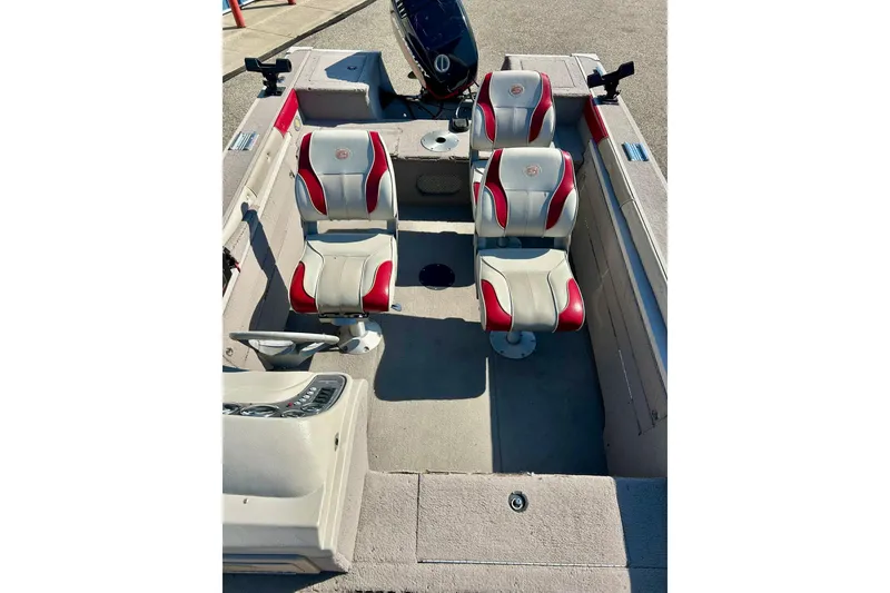 Slide: The Image of 2000 SMOKERCRAFT 161 Pro Mag boat interior with red and gray seating. - 23
