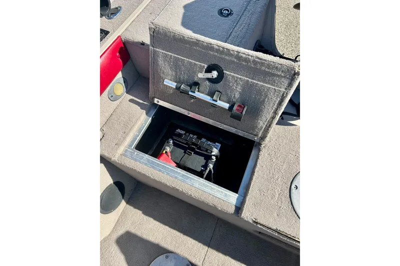 Slide: The Image of Open battery compartment in 2000 SMOKERCRAFT 161 Pro Mag boat. - 25