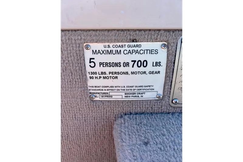 Slide: The Image of 2000 SMOKERCRAFT 161 Pro Mag capacity plate, 5 persons or 700 lbs, 90 HP motor. - 33