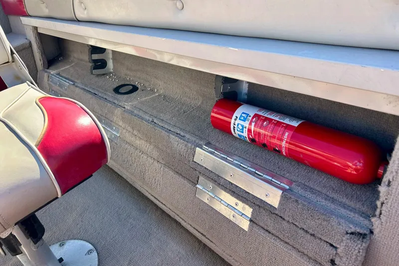 Slide: The Image of 2000 SMOKERCRAFT 161 Pro Mag interior with red fire extinguisher and red-white seat. - 35