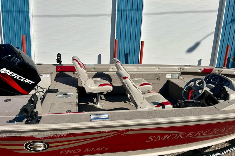Slide: The Image of 2000 SMOKERCRAFT 161 Pro Mag boat with Mercury engine, red and white interior. - 4