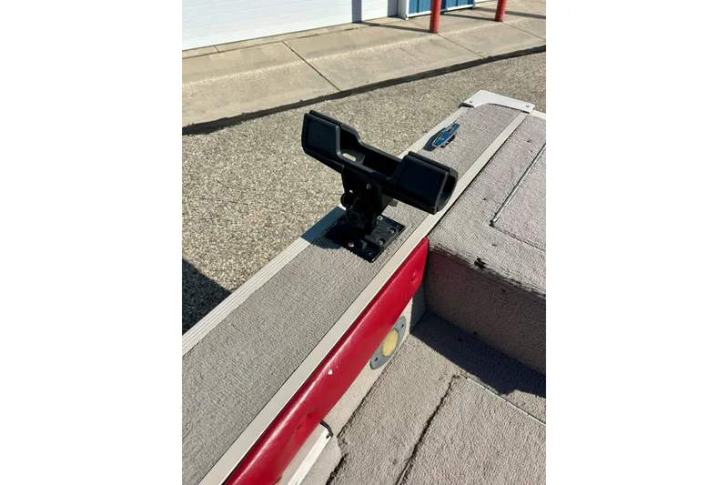 Slide: The Image of Boat interior of 2000 SMOKERCRAFT 161 Pro Mag with mounted rod holder. - 41