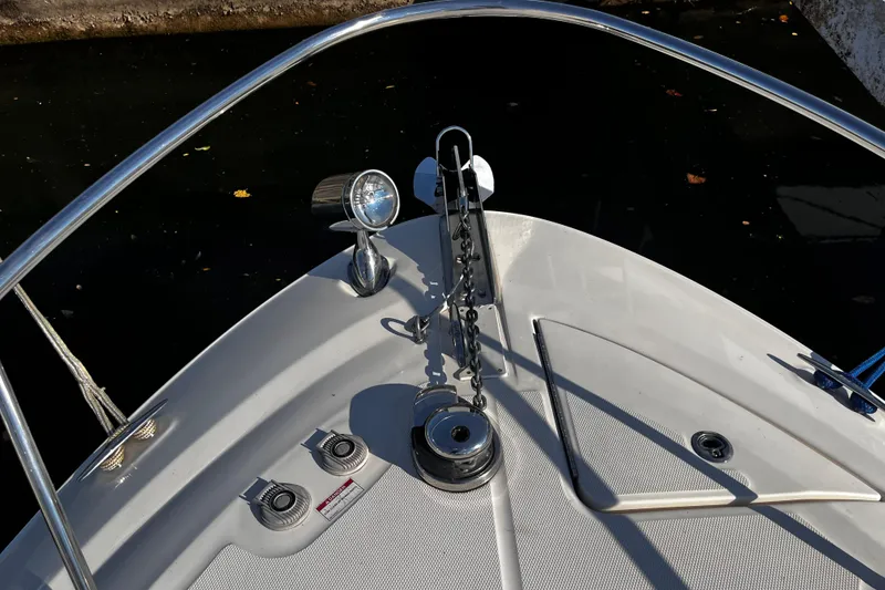 Slide: The Image of Bow of 2016 Sea Ray 280 Sundancer with anchor chain and spotlight. - 6