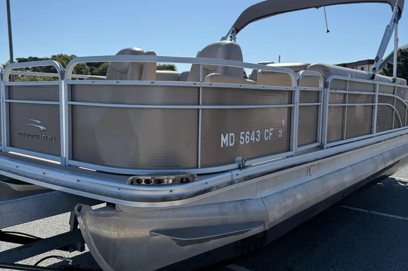 Slide: The Image of 2013 Bennington 2275 GFS pontoon boat on trailer, side view. - 4