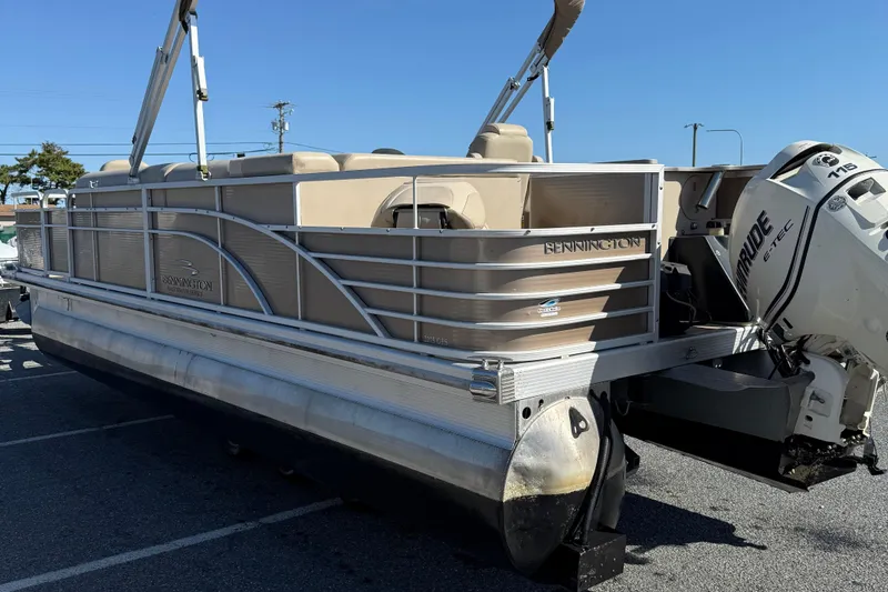 Slide: The Image of 2013 Bennington 2275 GFS pontoon boat with Evinrude E-TEC outboard motor. - 6