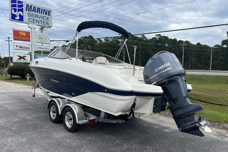 Slide: The Image of 2015 Stingray 234LR boat with Yamaha engine at Marine Service Center. - 3